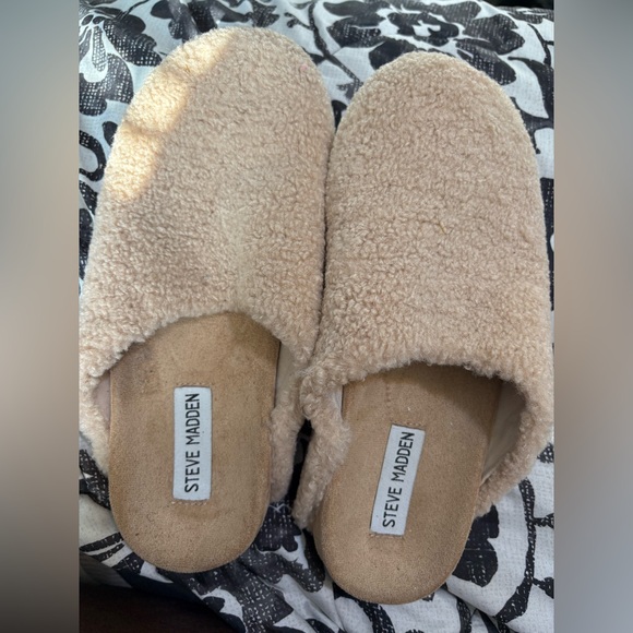 Steve Madden Beige Fuzzy Slippers - Picture 1 of 2